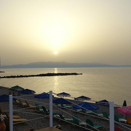 Litinakis Studios Sea View & Litinakis Studios Garden View 700 Meters Away Agia Marina  Bagian luar foto
