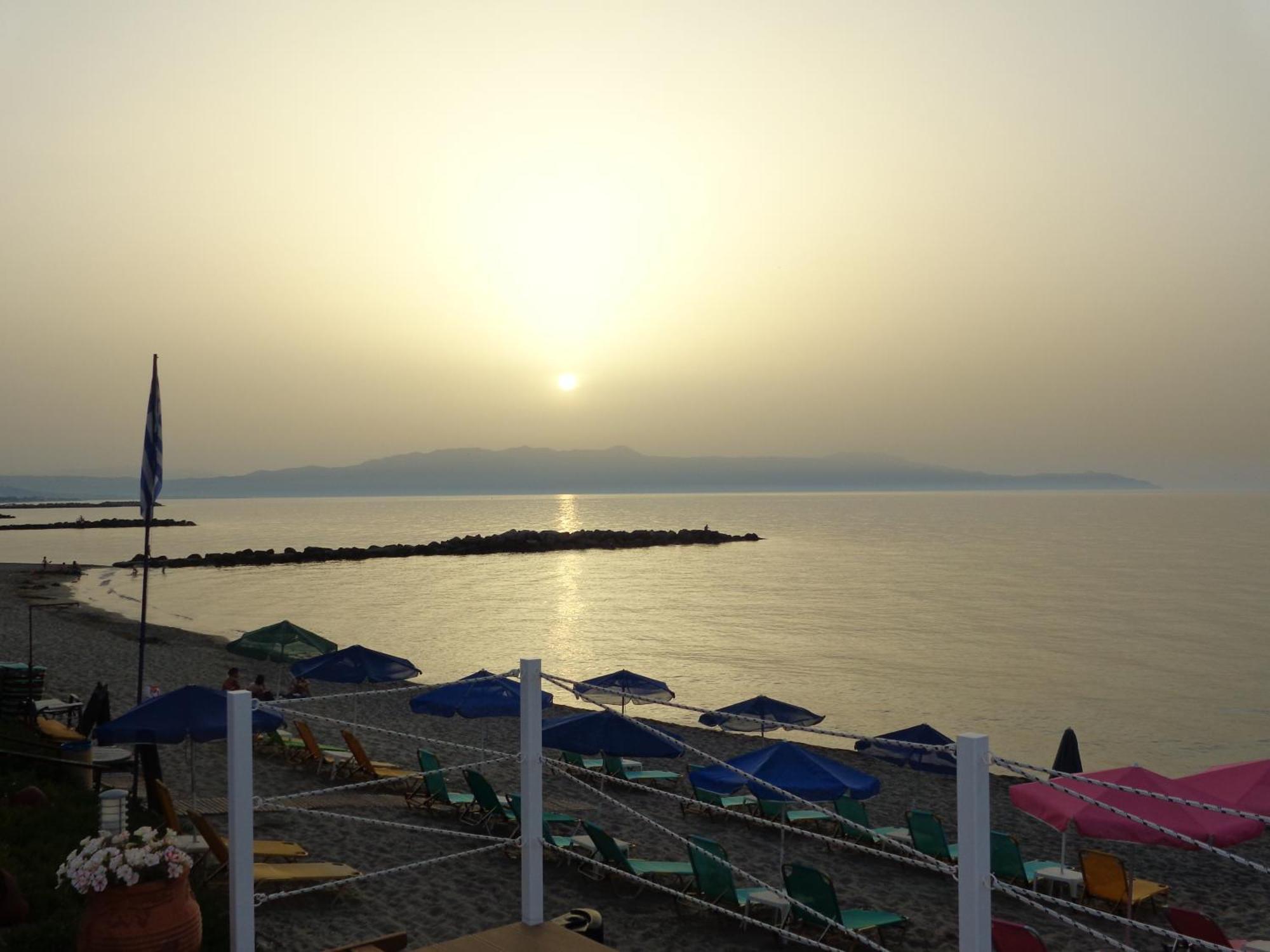 Litinakis Studios Sea View & Litinakis Studios Garden View 700 Meters Away Agia Marina  Bagian luar foto
