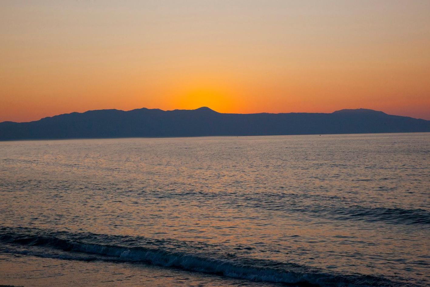Litinakis Studios Sea View & Litinakis Studios Garden View 700 Meters Away Agia Marina  Bagian luar foto