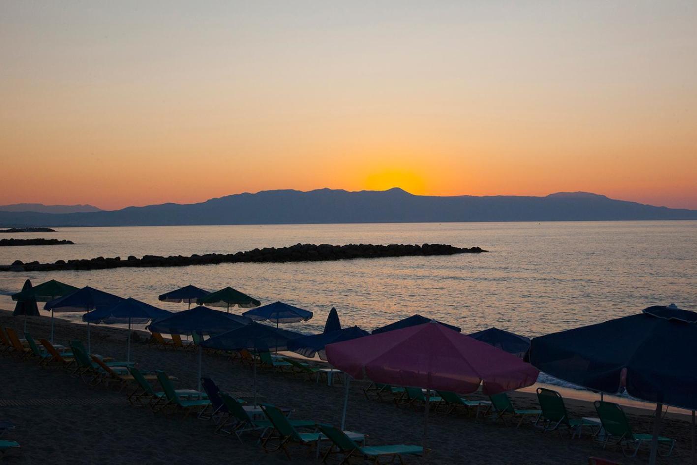 Litinakis Studios Sea View & Litinakis Studios Garden View 700 Meters Away Agia Marina  Bagian luar foto