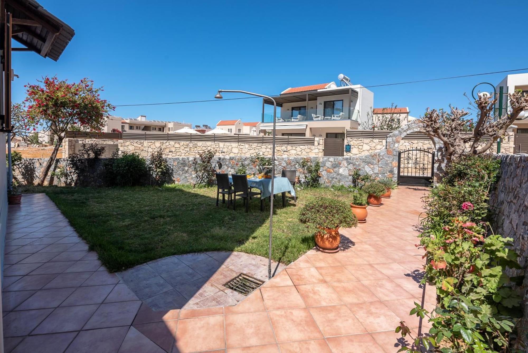 Litinakis Studios Sea View & Litinakis Studios Garden View 700 Meters Away Agia Marina  Bagian luar foto