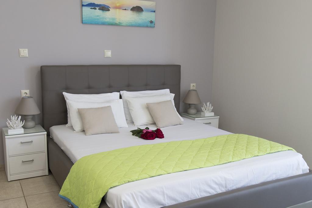 Litinakis Studios Sea View & Litinakis Studios Garden View 700 Meters Away Agia Marina  Bagian luar foto