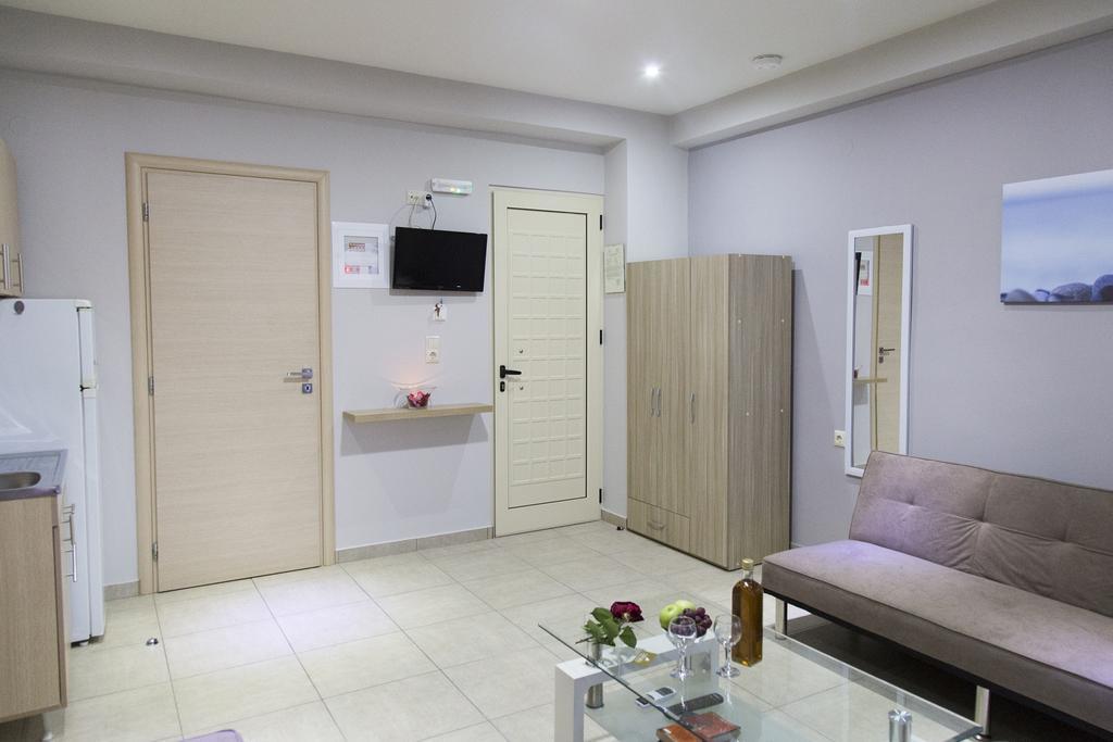 Litinakis Studios Sea View & Litinakis Studios Garden View 700 Meters Away Agia Marina  Bagian luar foto