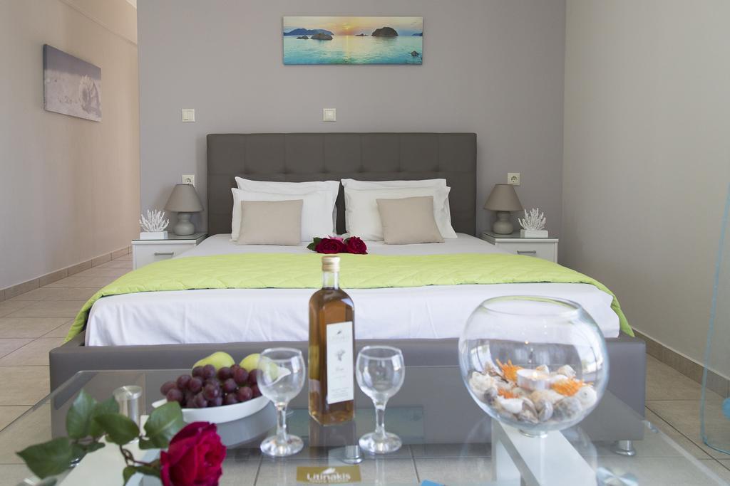 Litinakis Studios Sea View & Litinakis Studios Garden View 700 Meters Away Agia Marina  Bagian luar foto
